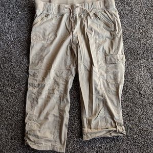 Maurices Cargo style Capri's